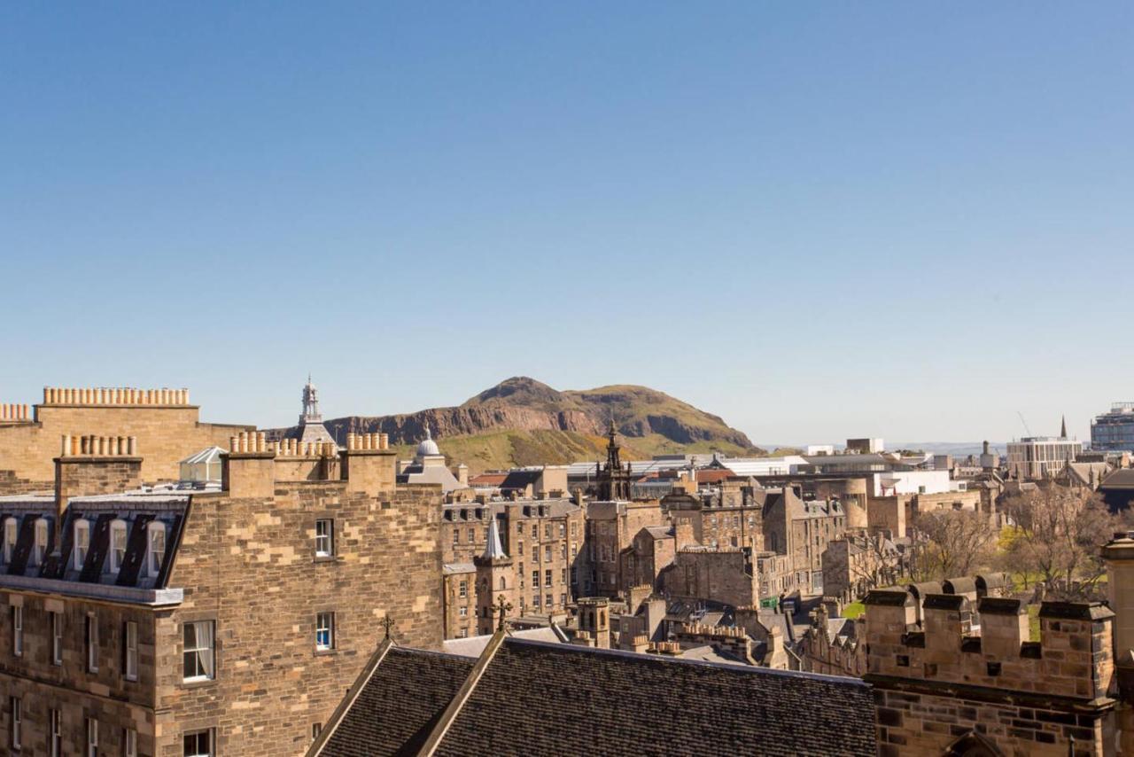 Altido Retro Castle Retreat 2Bed Daire Edinburgh Oda fotoğraf