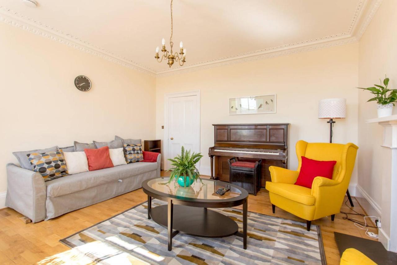 Altido Retro Castle Retreat 2Bed Daire Edinburgh Oda fotoğraf